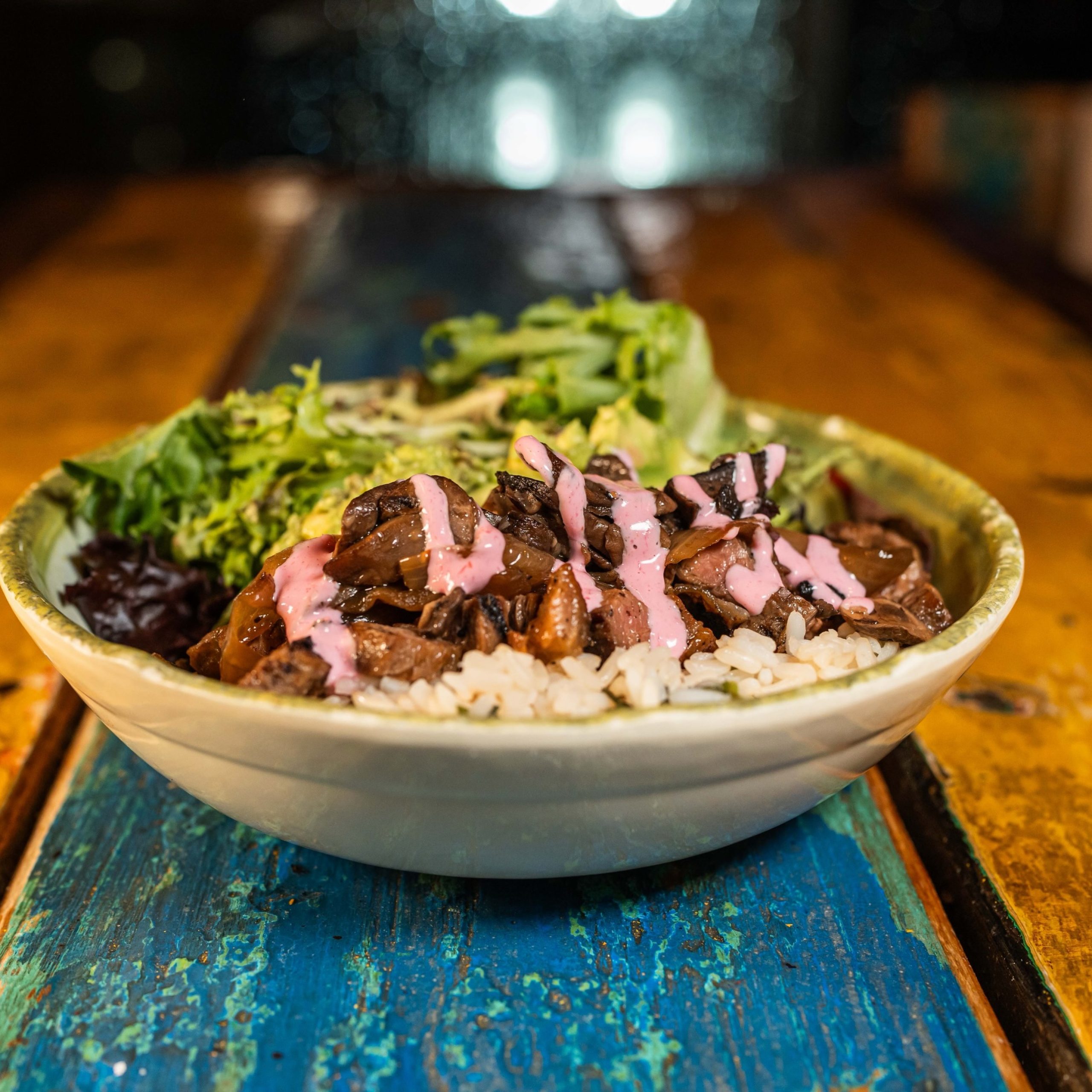 Your next lunch escape just found its order.
The Calypso Steak Bowl brings together pineapple soy-marinated flank steak, roasted mushrooms, sautéed onions, guac, and truffle horseradish crema for a lunch that feels anything but routine.
Step away from the desk. This bowl has better plans for you.
#AVOTACO #LunchBreak #LongIslandEats #SteakBowl #TacoTuesday